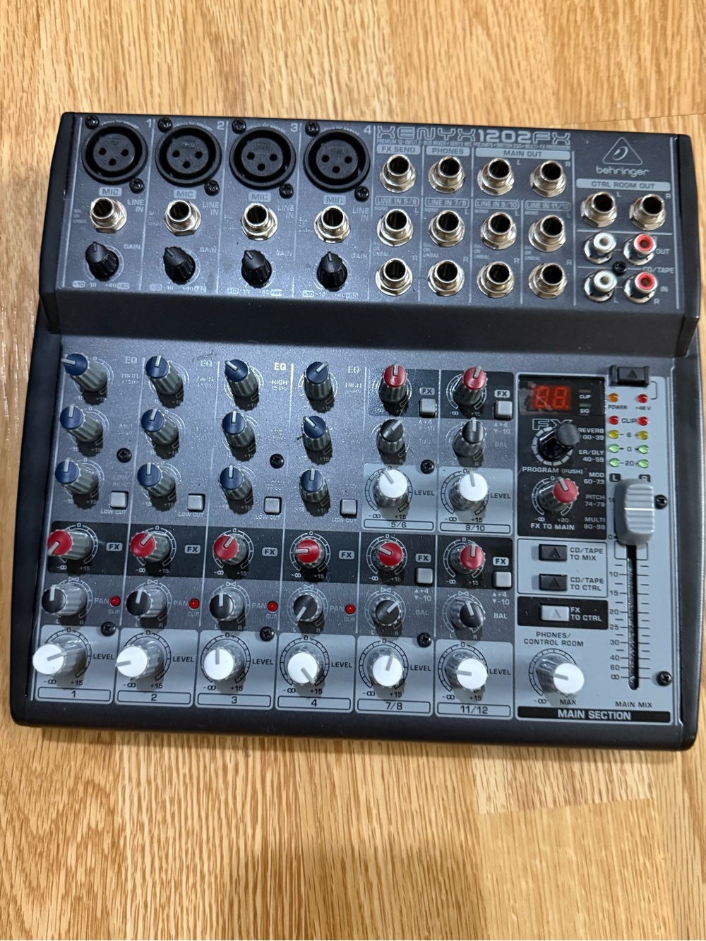 Behringer Xenyx 1202FX Compact Mixer in Black/Gray
